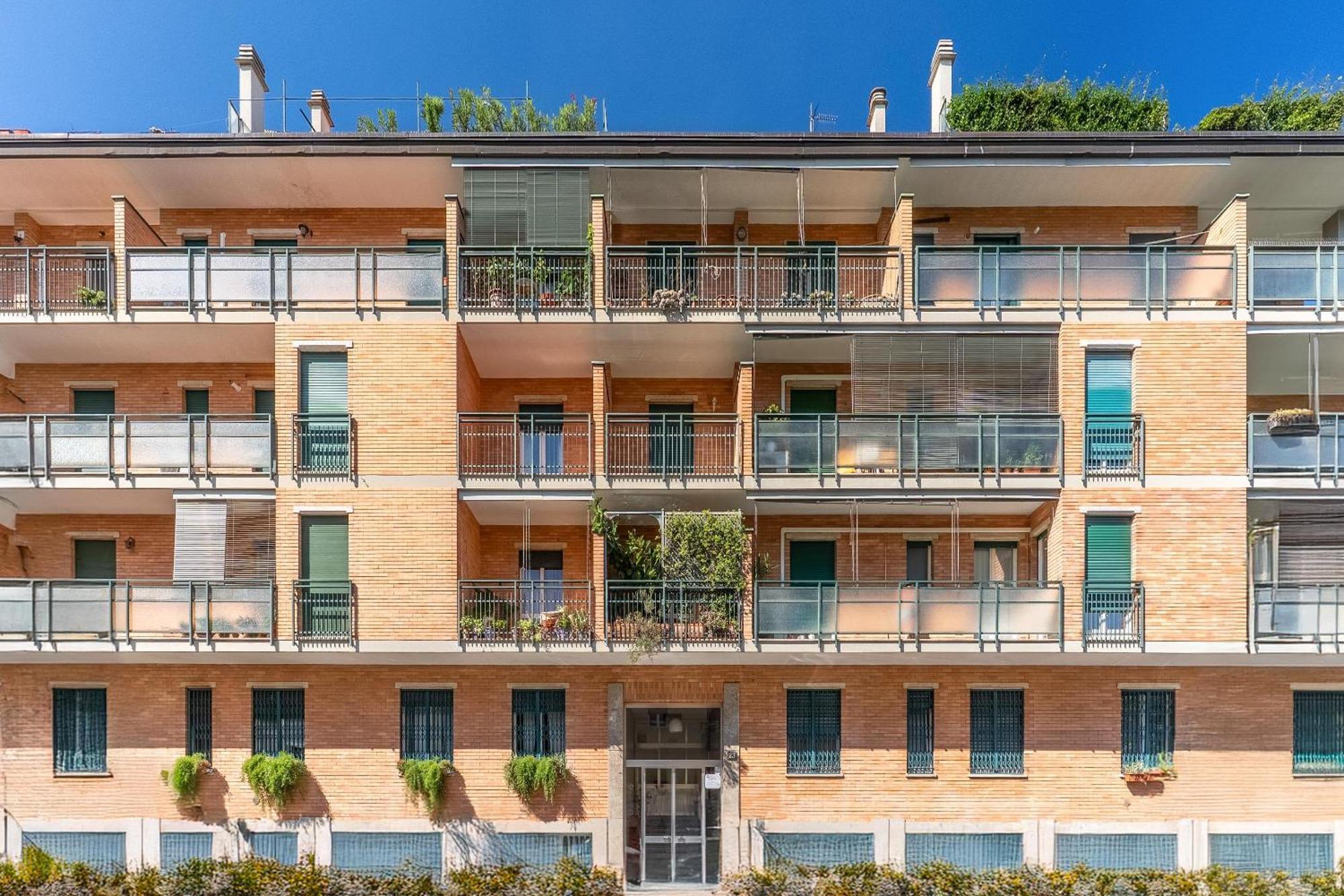 Room 12 Milano -Near Train Station -15 Min Rho Fiera-Duomo-Malpensa, Milan